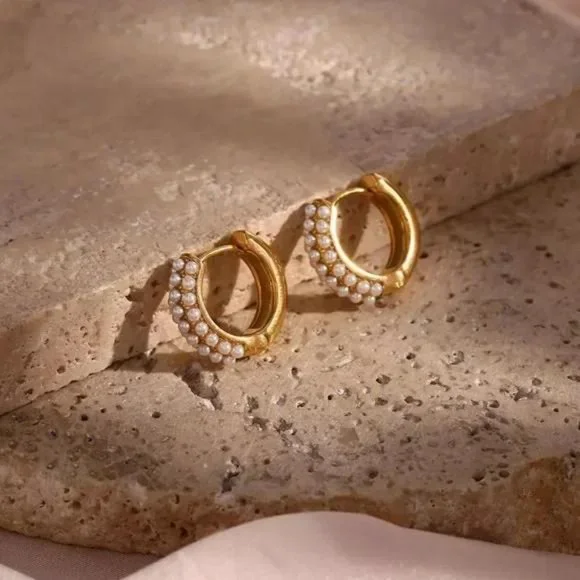 New 18K Gold Fresh Water Pearl Huggies Earrings, CUTE RING, SHINY RING. - Picture 4 of 6